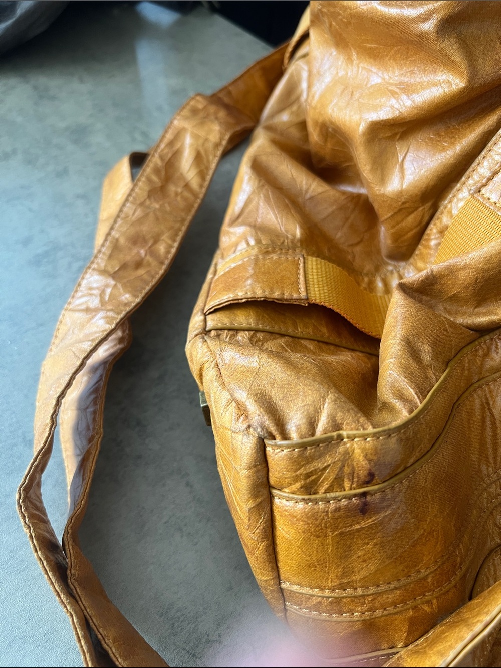 WoMen's Classic Messenger Bag in yellow Tan - Picture 11 of 11